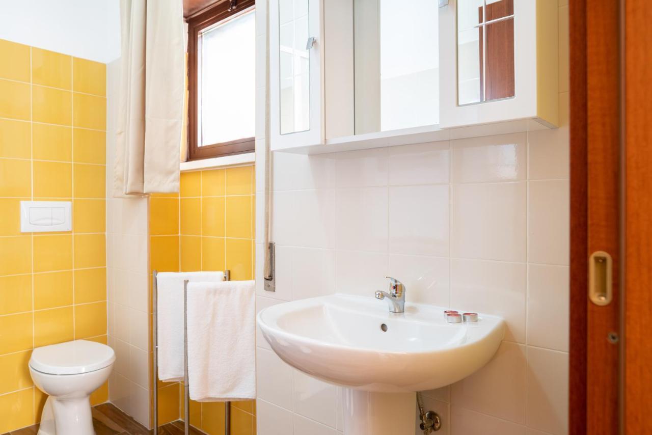 Myricae Rooms Affittacamere No Late Arrival Fiumicino Exteriör bild